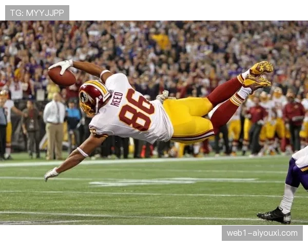 公羊近端锋亚当斯在三近端锋阵型中红区效率惊人